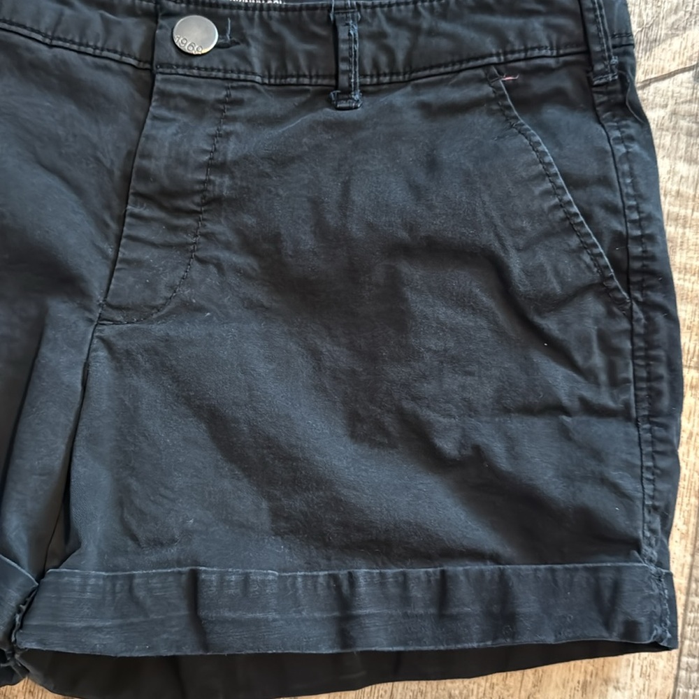 Khakis by GAP- size 8 - Picture 2 of 10